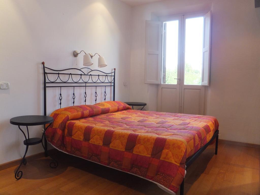 לסי B&B La Luna Dal Borgo חדר תמונה